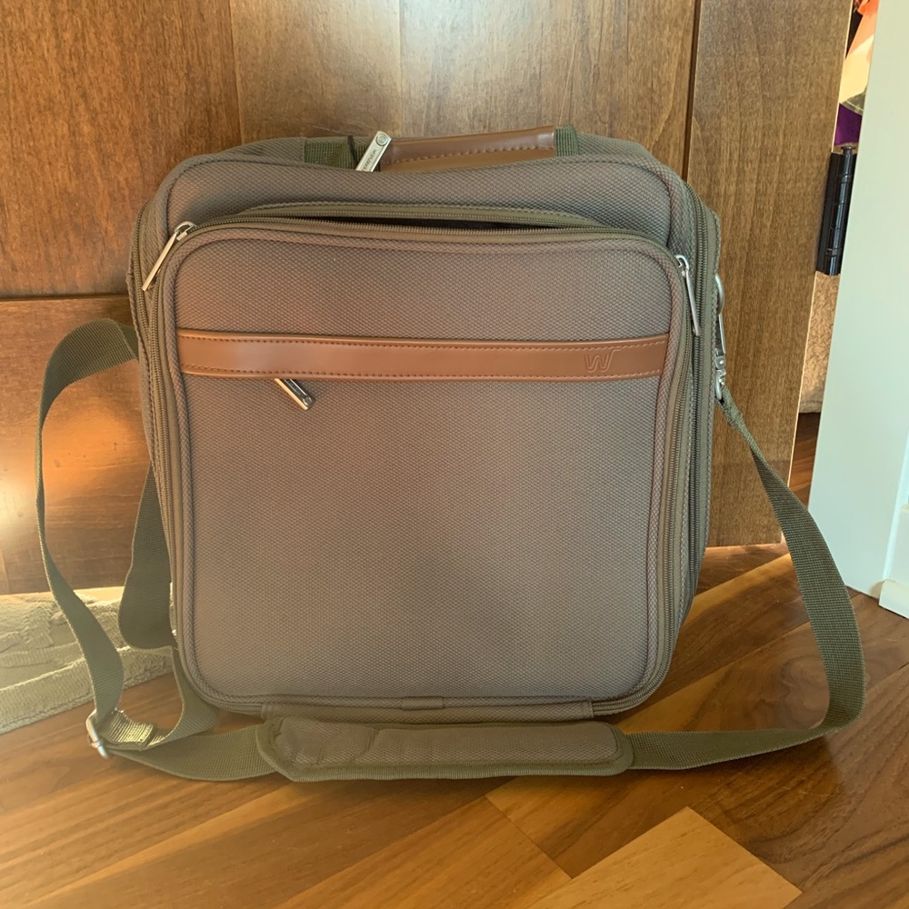 Worldbound Travel tote in olive green NWT